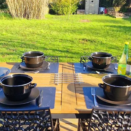 Holiday home Sud Vendee 85, 25 Min De La Rochelle, Maison De 60 M2, 2 Chambres, 4 Personnes, Jardin Clos Champagne-les-Marais