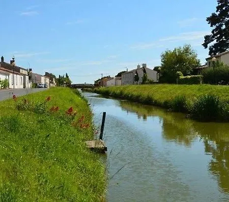 Sud Vendee 85, 25 Min De La Rochelle, Maison De 60 M2, 2 Chambres, 4 Personnes, Jardin Clos * Champagne-les-Marais